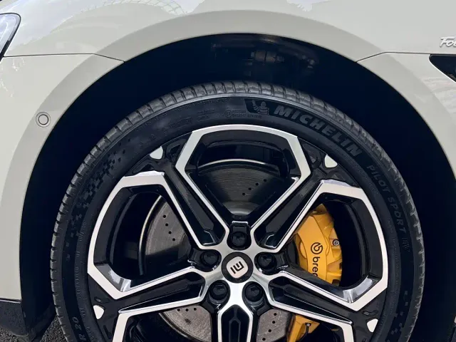Xiaomi SU7 — Фото автомобиля 4