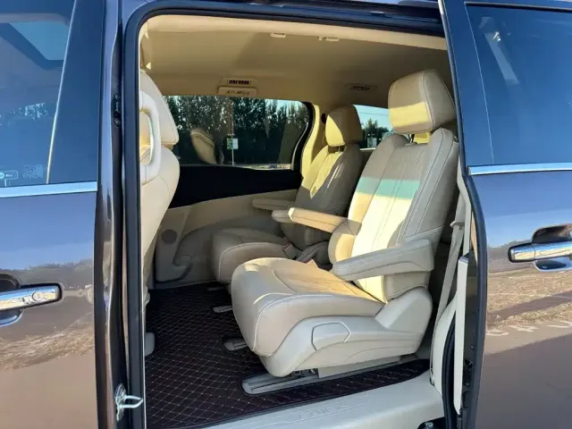 Buick Buick GL8 2023 Facelift Land Business Class Luxury — Фото автомобиля 10