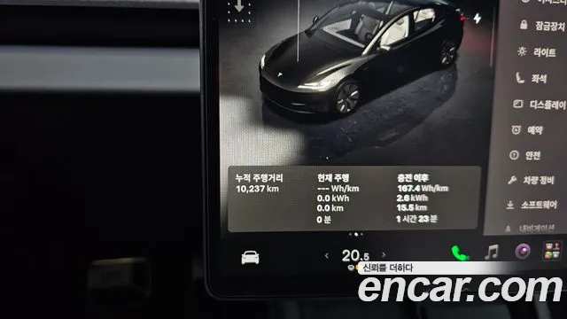 Tesla Model 3 — Фото автомобиля 11