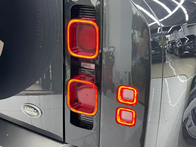 Land Rover Defender — Фото автомобиля 24