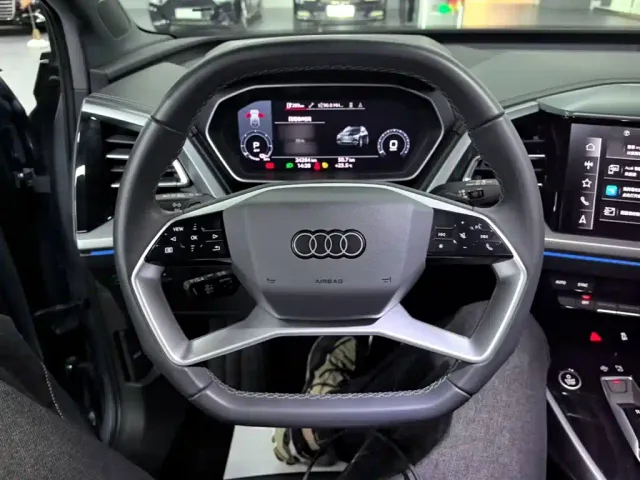 Audi Q4 e-tron — Фото автомобиля 10