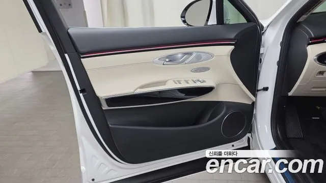 Genesis GV70 — Фото автомобиля 13