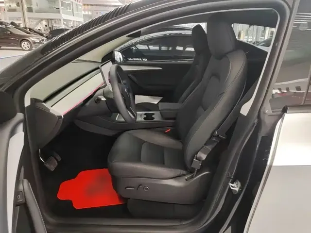 Tesla Model Y — Фото автомобиля 14