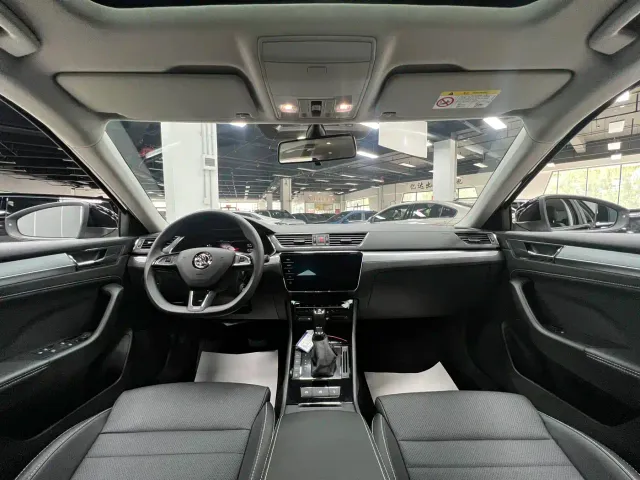 Skoda Superb — Фото автомобиля 16