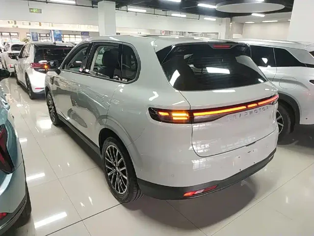 Leapmotor B10 — Фото автомобиля 4