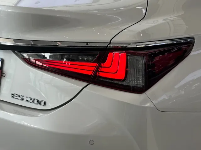 Lexus ES — Фото автомобиля 20