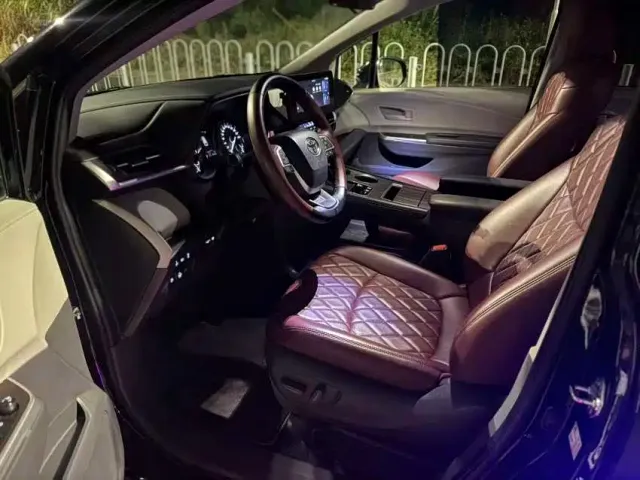 Toyota Sienna — Фото автомобиля 4