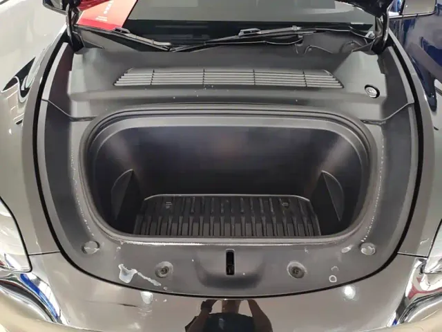 Tesla Model Y — Фото автомобиля 19