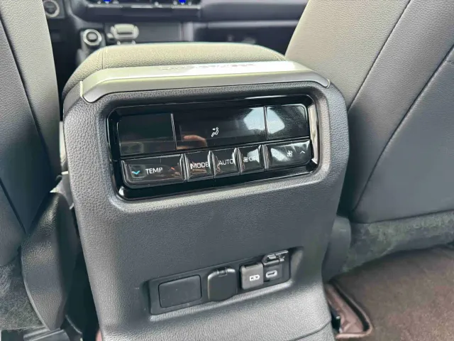 Toyota Prado — Фото автомобиля 11
