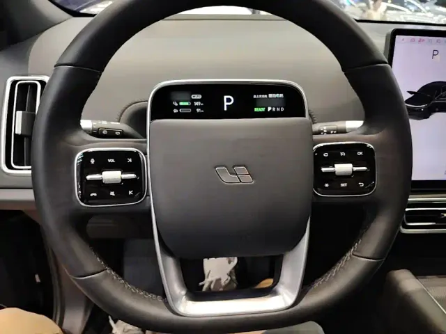 Li Auto L7 — Фото автомобиля 10