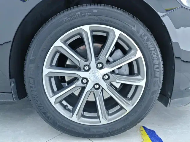 Buick LaCrosse — Фото автомобиля 6