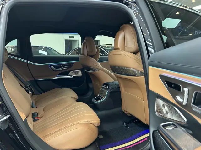 Mercedes-Benz E-Class — Фото автомобиля 12