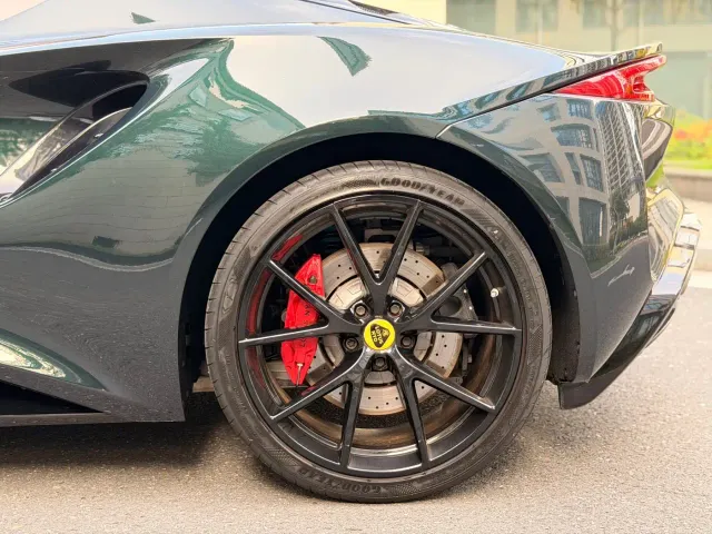 Lotus Emira — Фото автомобиля 16