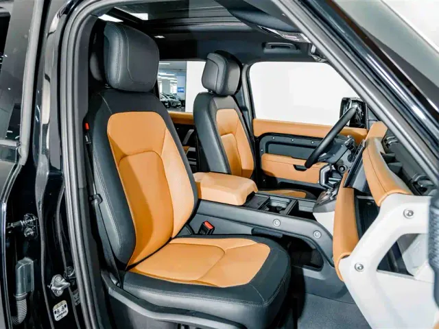 Land Rover Defender — Фото автомобиля 25