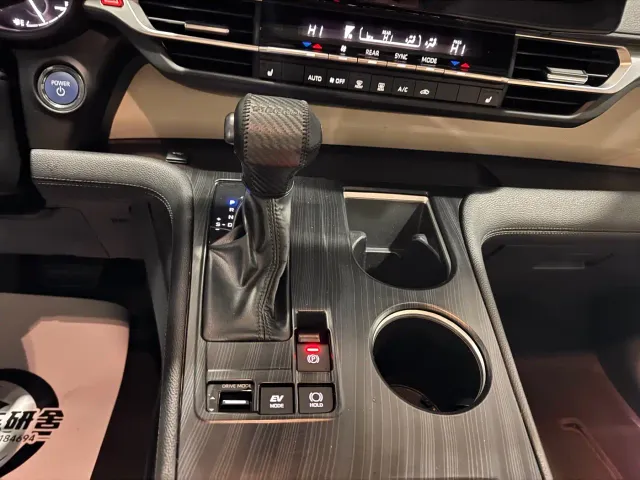 Toyota Granvia — Фото автомобиля 11