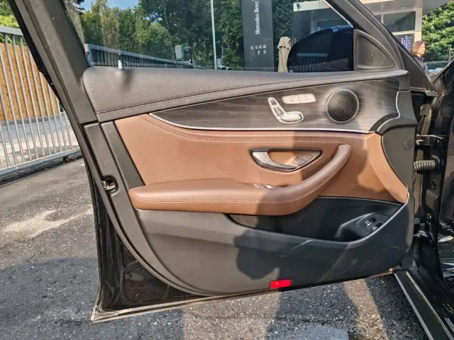 Mercedes-Benz E-Class — Фото автомобиля 9