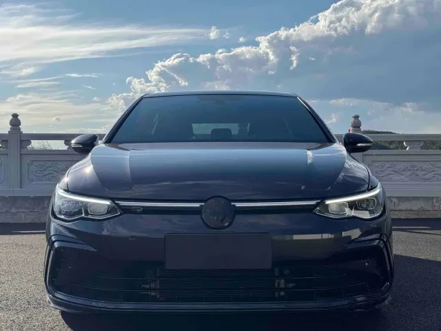 Volkswagen Golf — Фото автомобиля 2