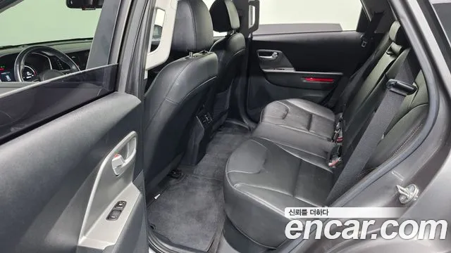 Kia Niro — Фото автомобиля 12