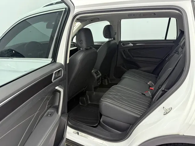 Volkswagen Tiguan L — Фото автомобиля 12