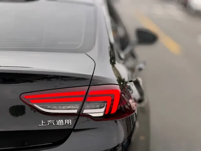 Buick Regal — Фото автомобиля 8