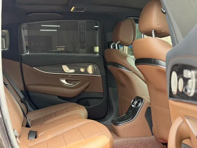 Mercedes-Benz E-Class — Фото автомобиля 6