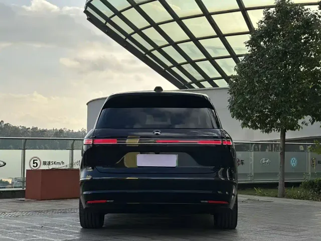 Nio ES8 — Фото автомобиля 5