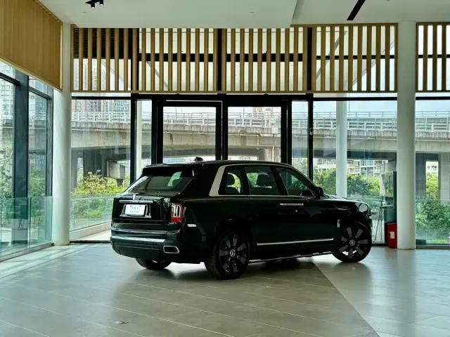 Rolls-Royce Cullinan — Фото автомобиля 3