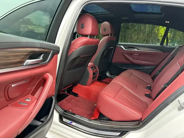 BMW 5 Series — Фото автомобиля 12