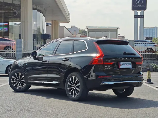 Volvo XC60 — Фото автомобиля 5