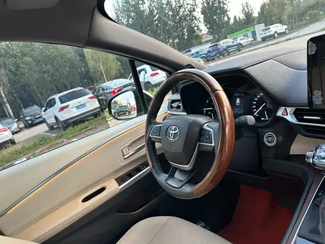 Toyota Sienna — Фото автомобиля 16