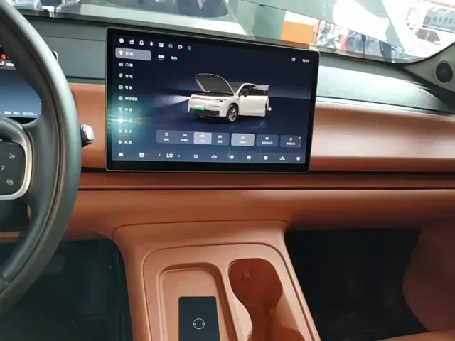 Leapmotor C10 — Фото автомобиля 12