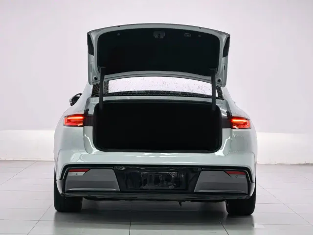 Geely Galaxy E8 — Фото автомобиля 15