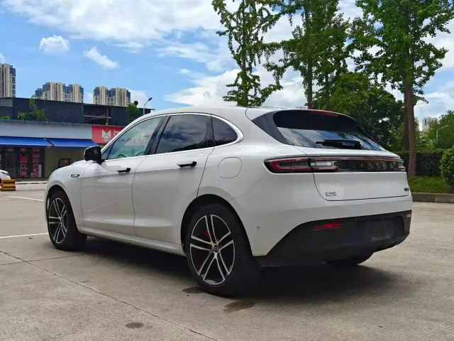 Aito M5 — Фото автомобиля 4