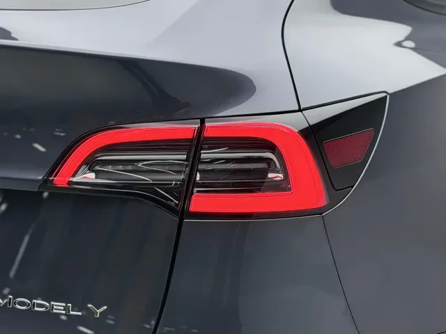 Tesla Model Y — Фото автомобиля 19