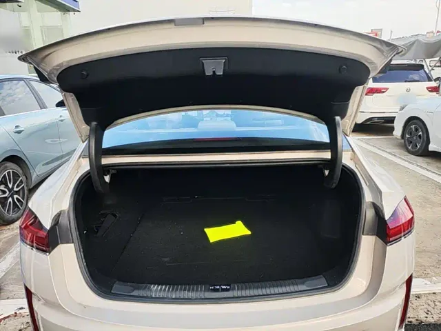 Roewe M7 DMH — Фото автомобиля 18
