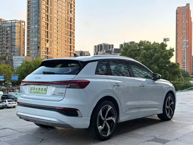 Audi Q4 e-tron — Фото автомобиля 3