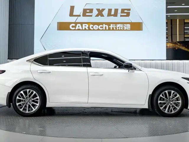Lexus ES — Фото автомобиля 4