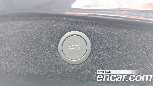 Tesla Model 3 — Фото автомобиля 24