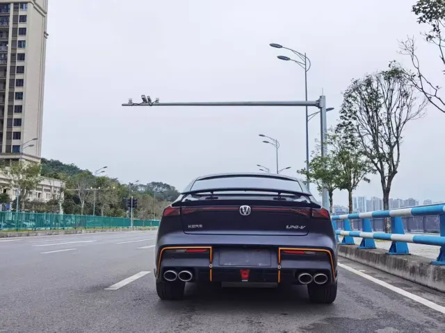 Changan UNI-V — Фото автомобиля 15