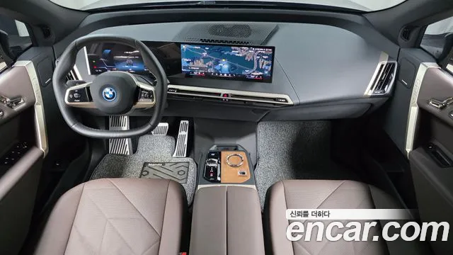 BMW iX — Фото автомобиля 10