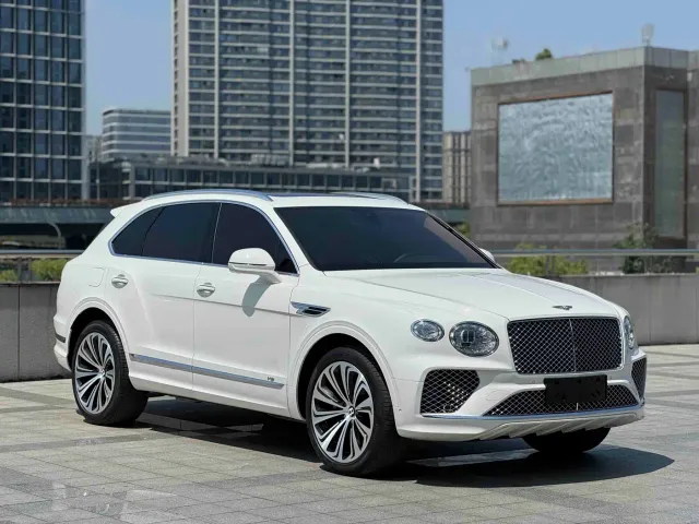 Bentley Bentayga — Фото автомобиля 3