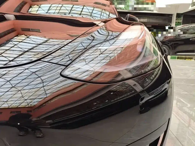 Tesla Model 3 — Фото автомобиля 23