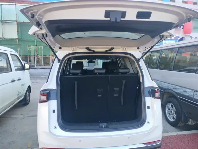 Wuling Jiachen — Фото автомобиля 11