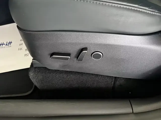 Tesla Model Y — Фото автомобиля 20