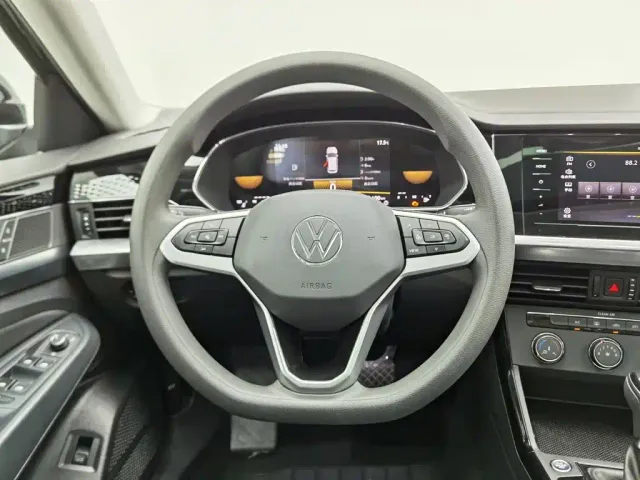 Volkswagen Passat — Фото автомобиля 11