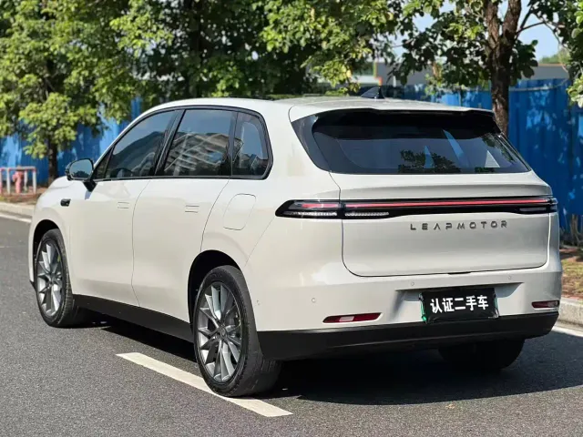 Leapmotor C10 — Фото автомобиля 5