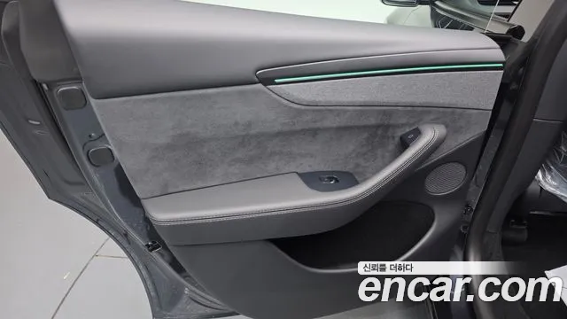 Tesla Model Y — Фото автомобиля 24