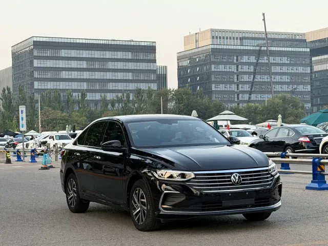 Volkswagen Lavida — Фото автомобиля 3