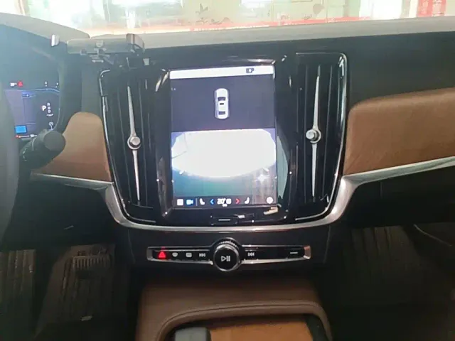 Volvo S90 — Фото автомобиля 12