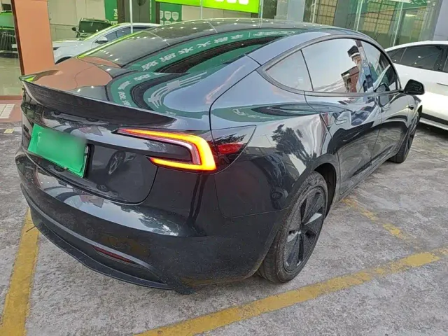 Tesla Model 3 — Фото автомобиля 6